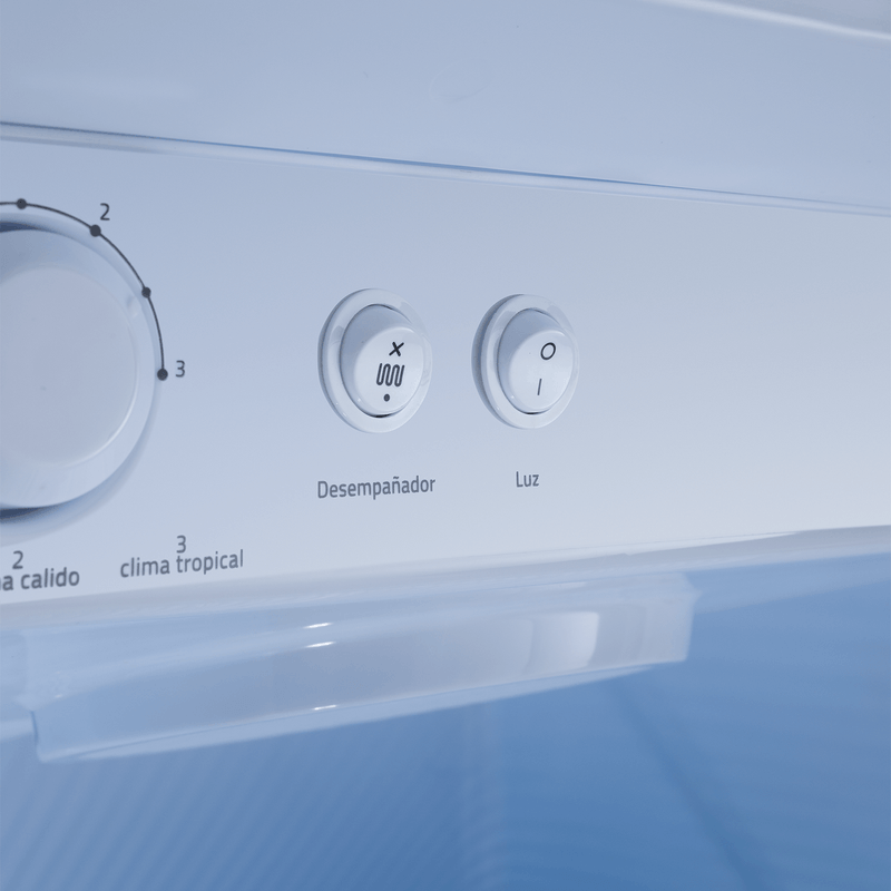 VITRINA VERTICAL 440LT CON 3 NIVELES DE TEMPERATURAS 0 ºC A -6 ºC 76X85X200CM GRIS/-INDURAMA